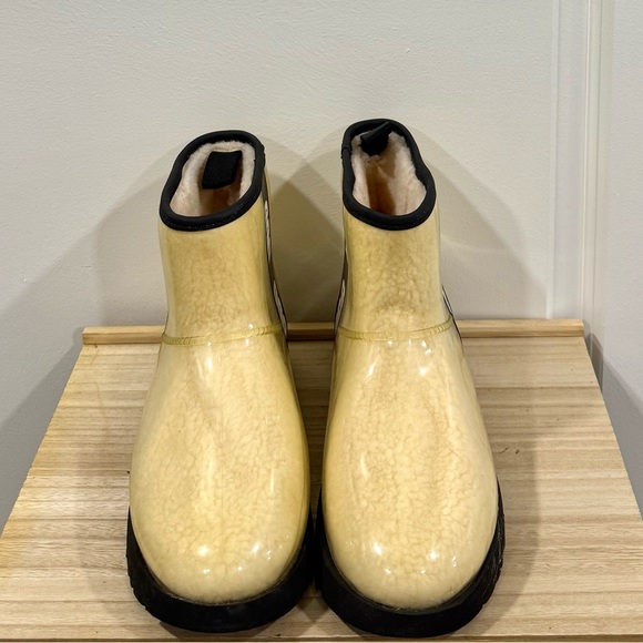 UGG Women’s Waterproof Ankle Boots Shearling Lined Clear Size 11 - Picture 8 of 8